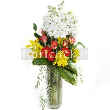Bouquet di fiori assortiti con mimosa
