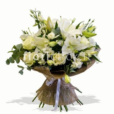 Mazzo di rose e lilium bianchi